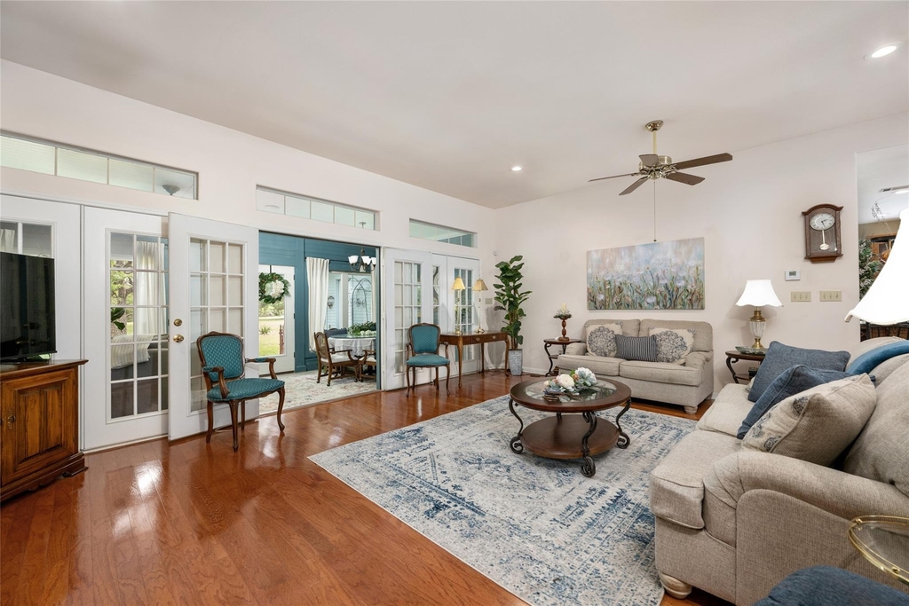 391 Liberty Dr - Photo 6