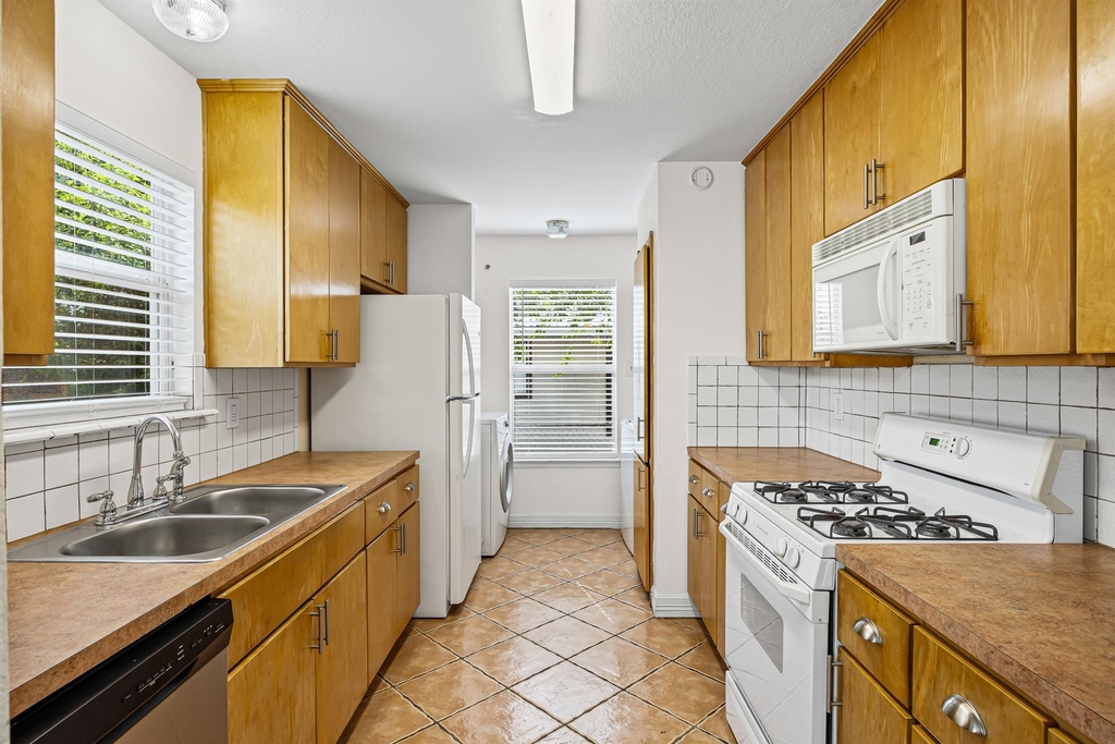 300 Blackson Ave - Photo 7