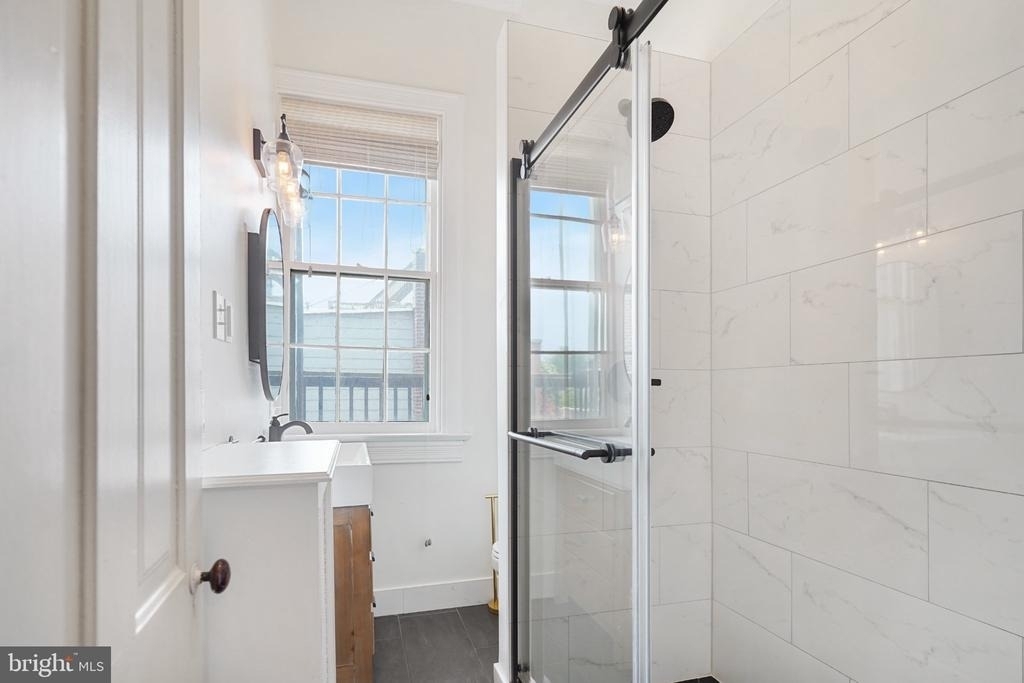 405 Constitution Avenue Ne - Photo 18