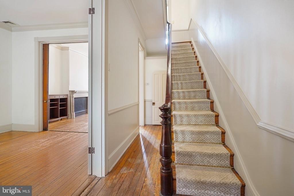 405 Constitution Avenue Ne - Photo 1