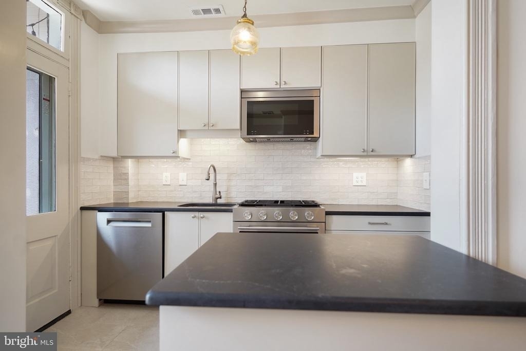 405 Constitution Avenue Ne - Photo 6