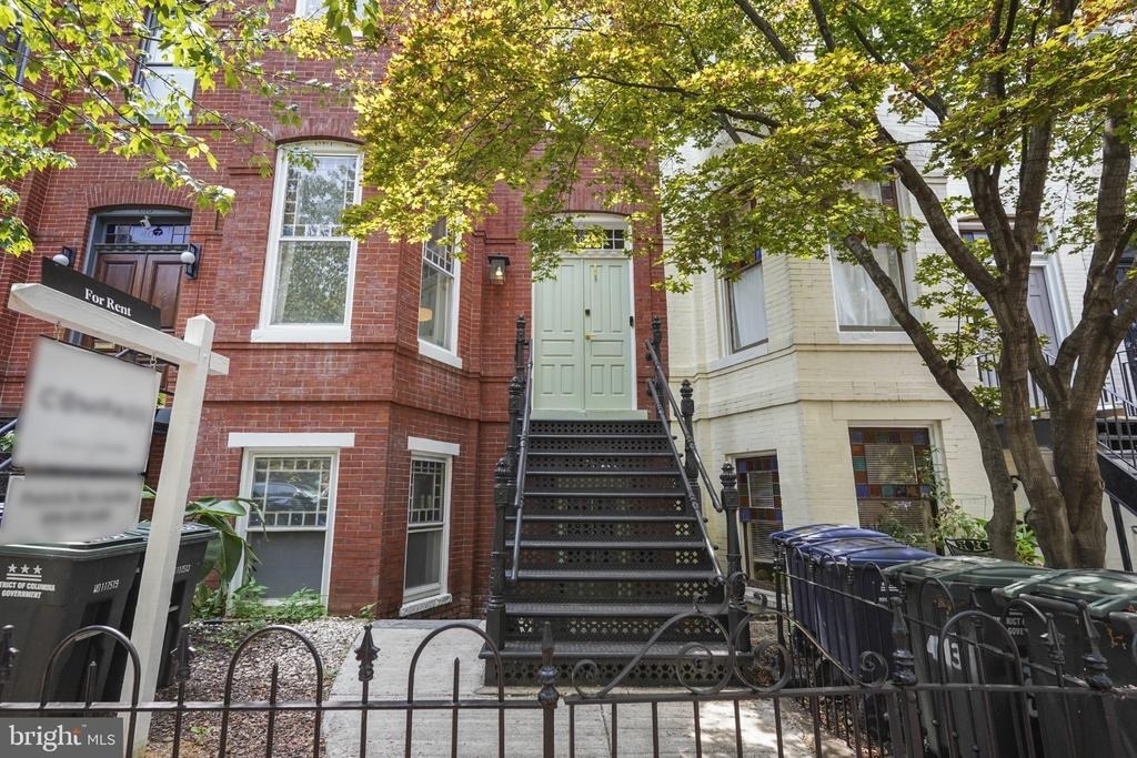 405 Constitution Avenue Ne - Photo 0