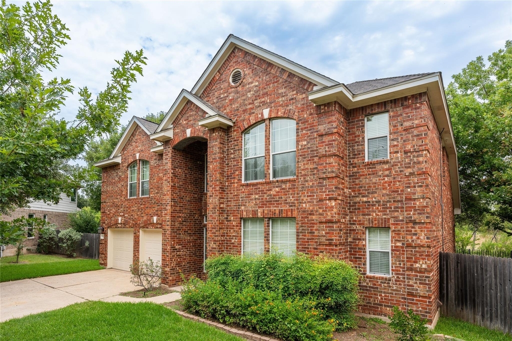 1106 Camden Cv - Photo 1