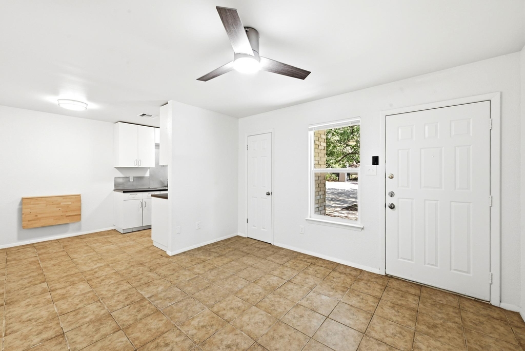 910 Bret Ln - Photo 5