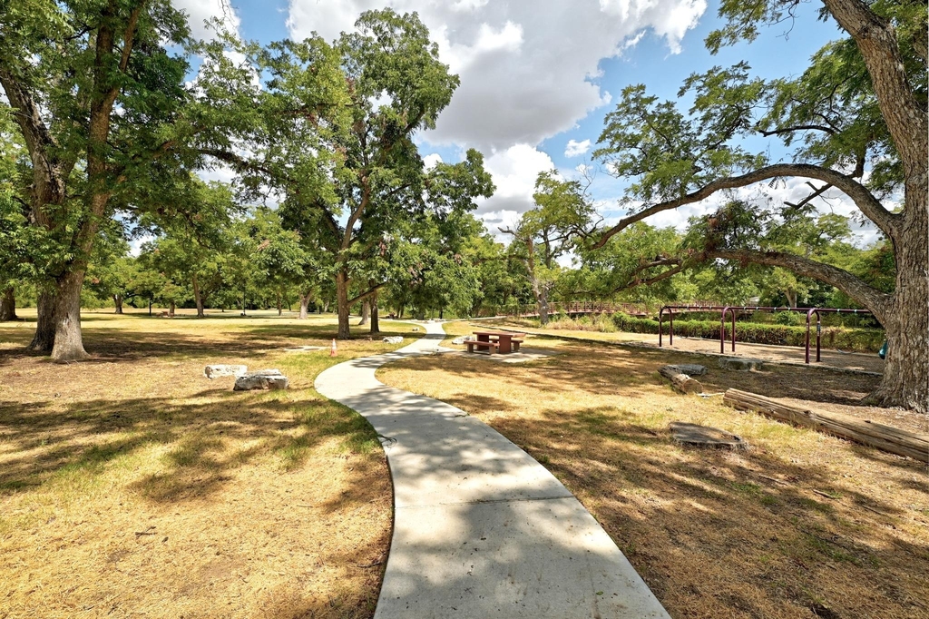910 Bret Ln - Photo 26