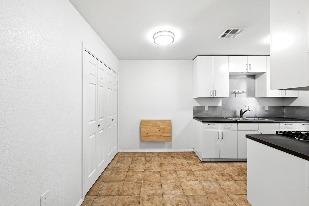 910 Bret Ln - Photo 6
