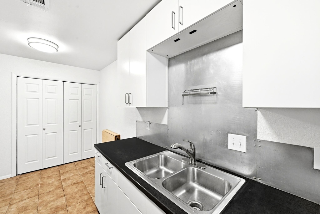 910 Bret Ln - Photo 12