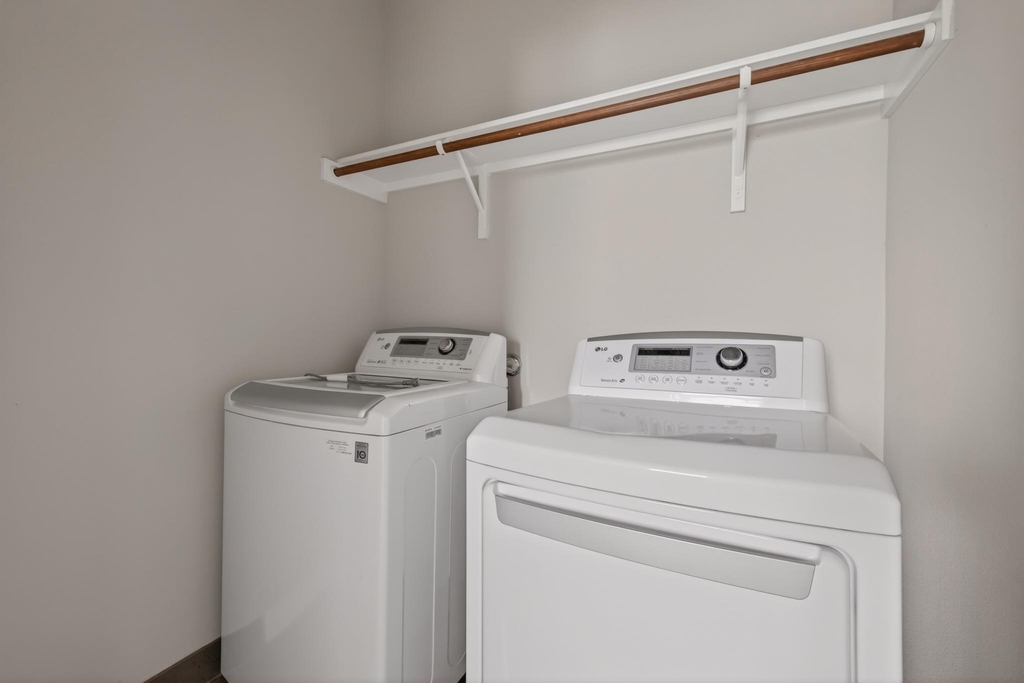 1501 Lawrence St - Photo 22