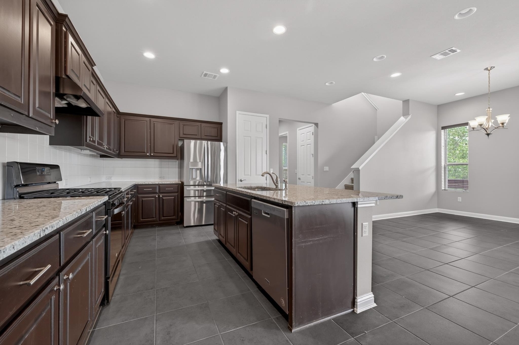 1501 Lawrence St - Photo 8