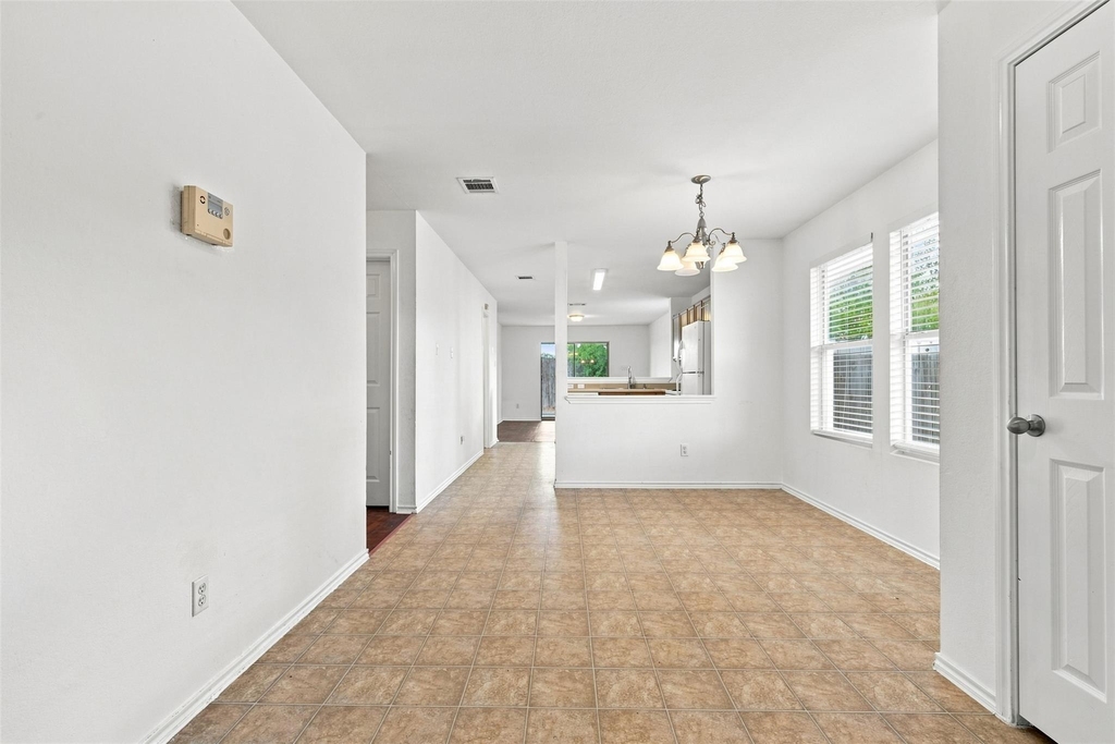 5708 Colinton Ave - Photo 3