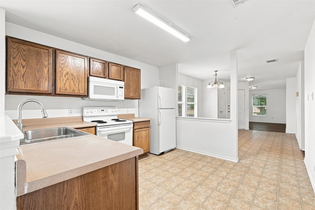 5708 Colinton Ave - Photo 5