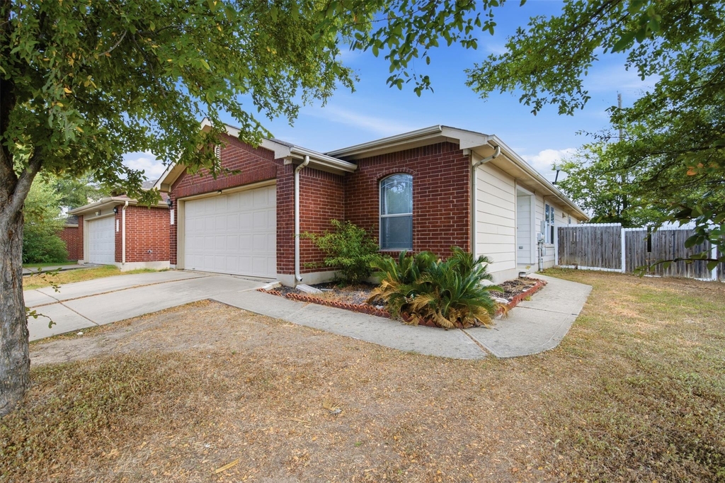 5708 Colinton Ave - Photo 1