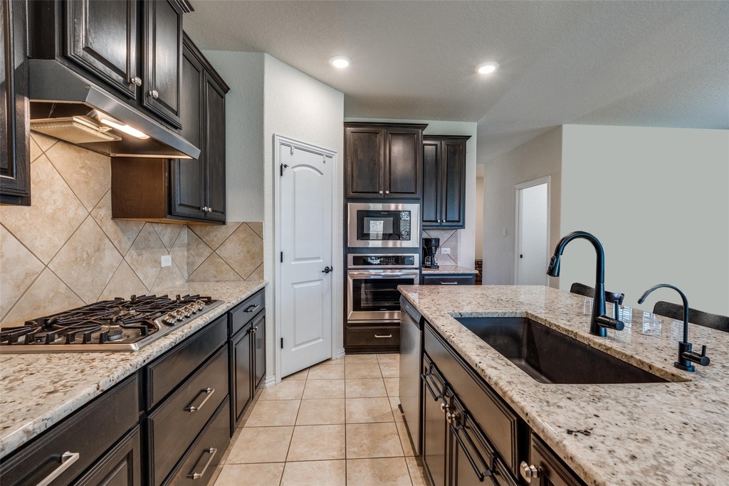 1624 Stone House Dr - Photo 7