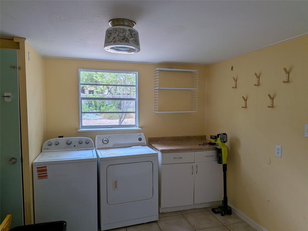 1006 Brentwood St - Photo 9