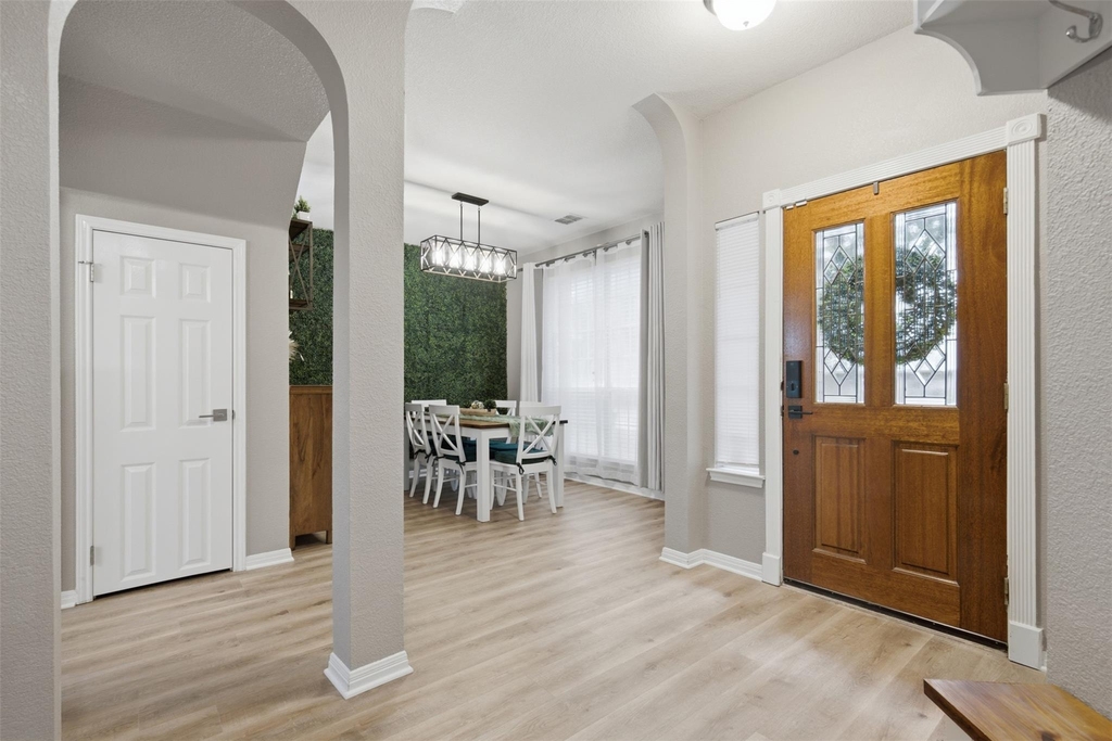 2903 Pioneer Way - Photo 4