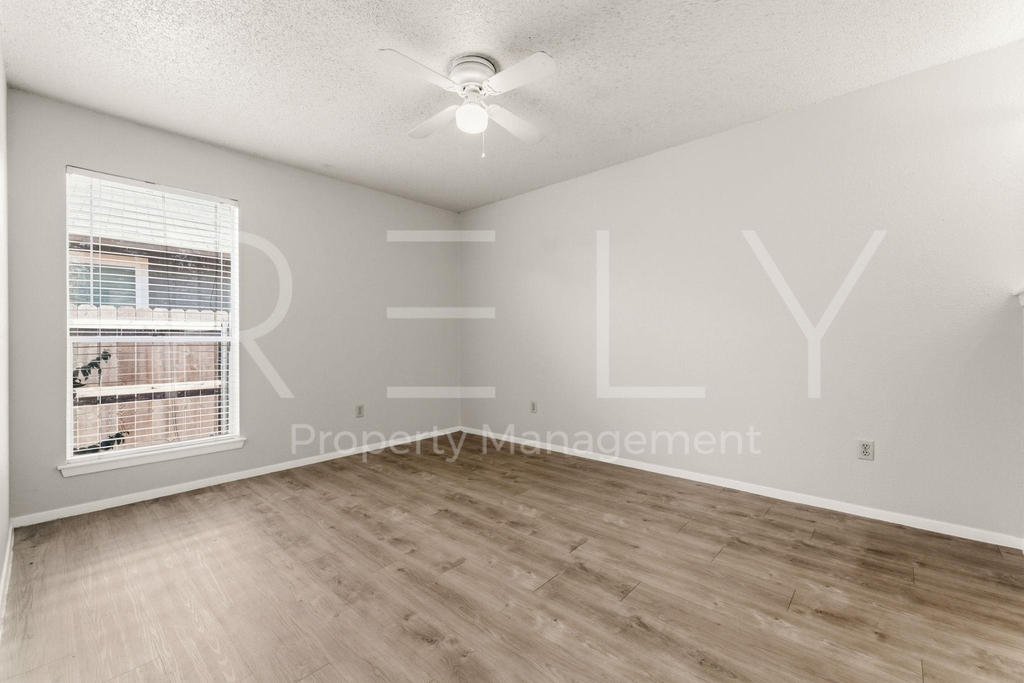 409 Greenlawn Blvd - Photo 17