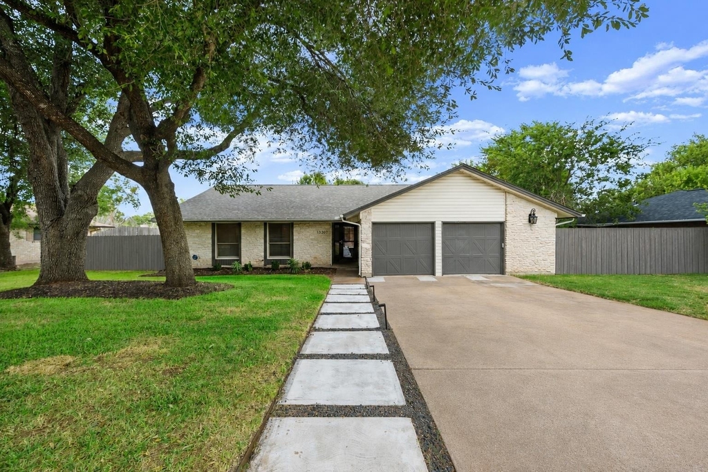 13307 Effingham St - Photo 0