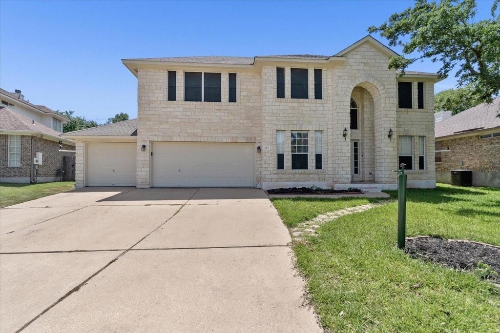 207 Colby Ln - Photo 0