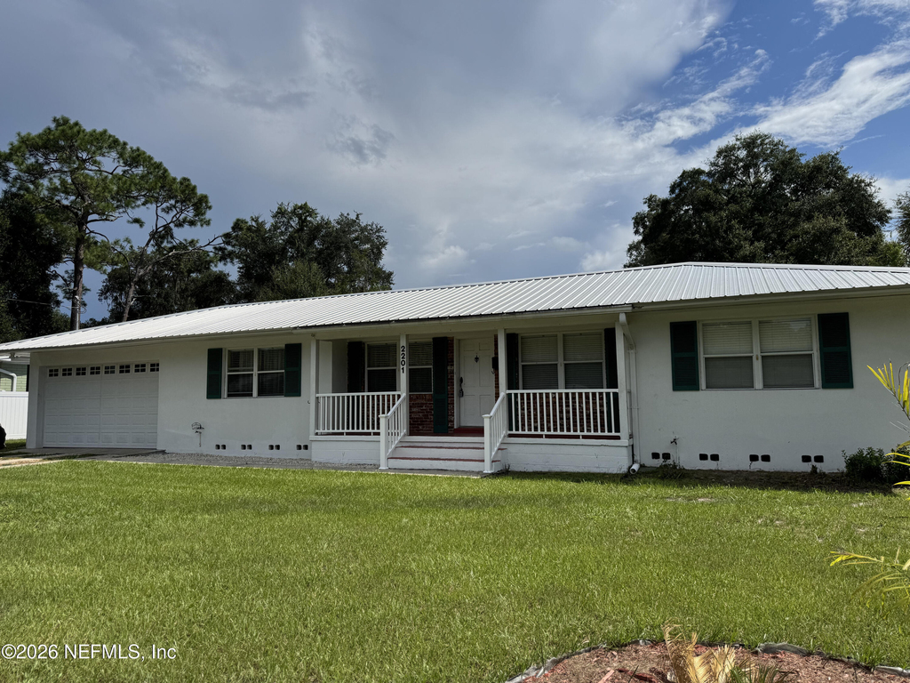 2201 Laurel Street - Photo 0