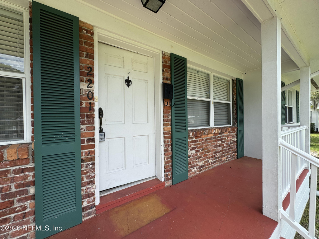 2201 Laurel Street - Photo 3