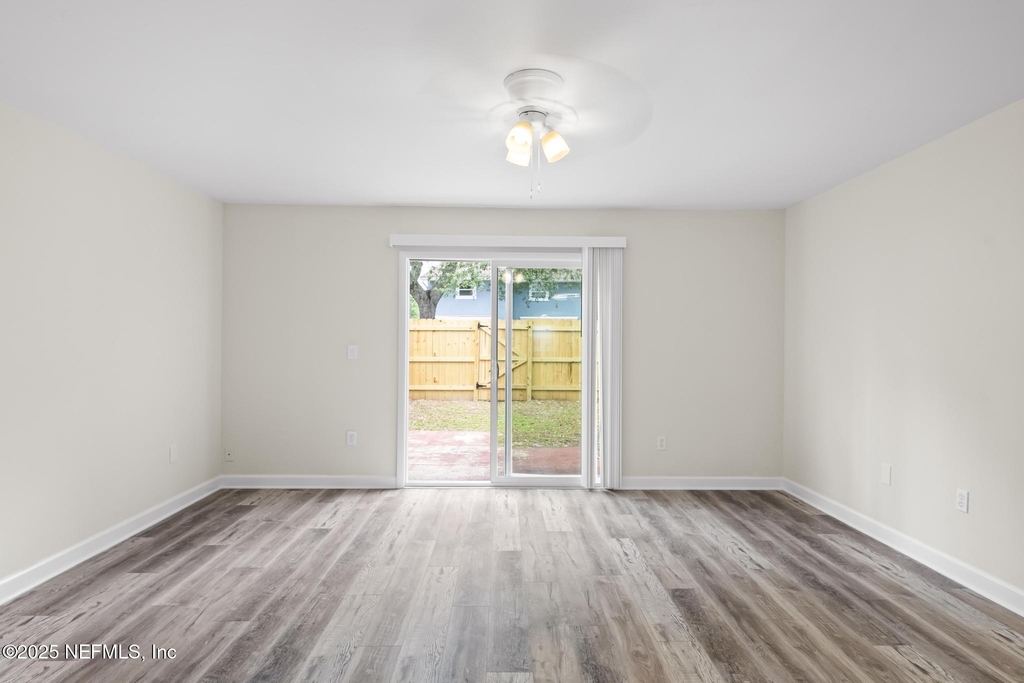 11359 Bedford Oaks Drive - Photo 11