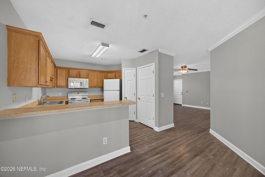 1701 The Greens Way - Photo 9