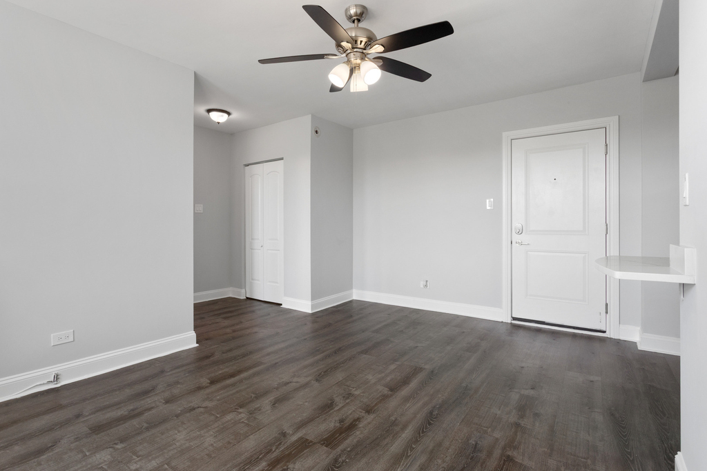 1521 W Sherwin Avenue - Photo 5