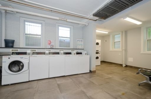 1521 W Sherwin Avenue - Photo 13