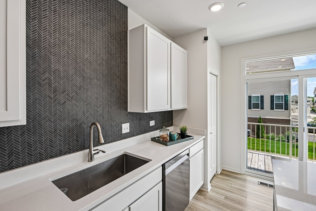 1611 Bentz Way - Photo 14