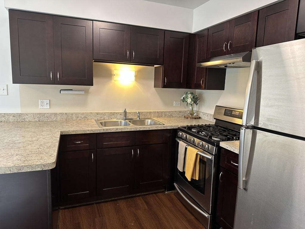 4537 Maple Avenue - Photo 4