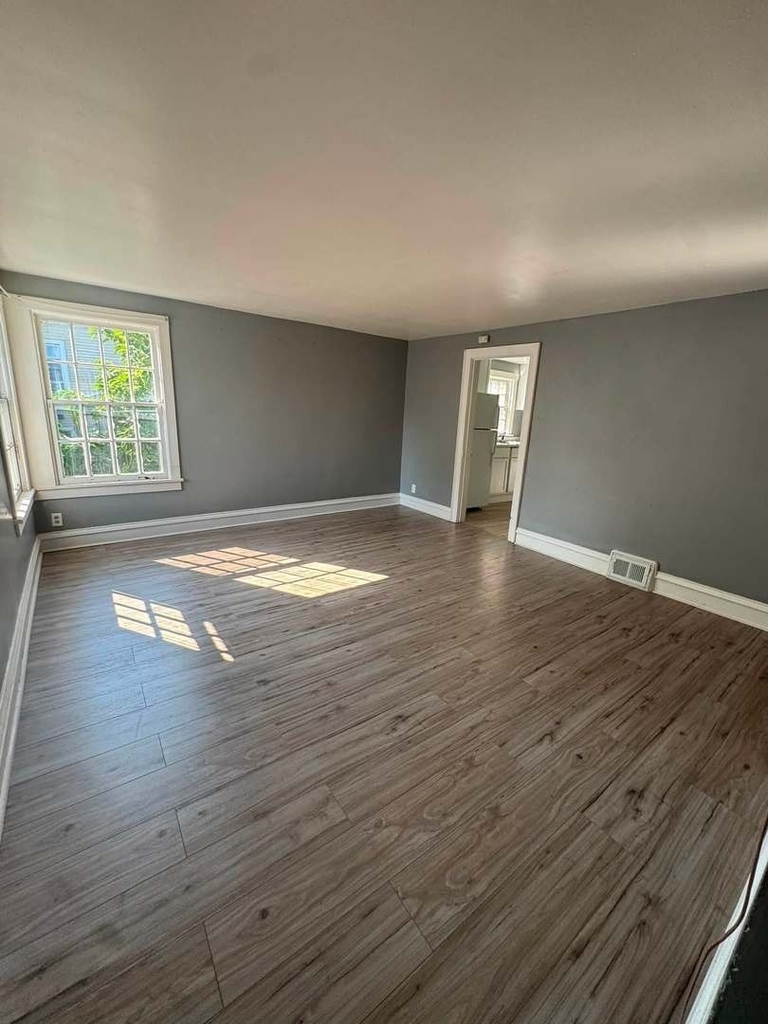 512 Clark Street - Photo 3