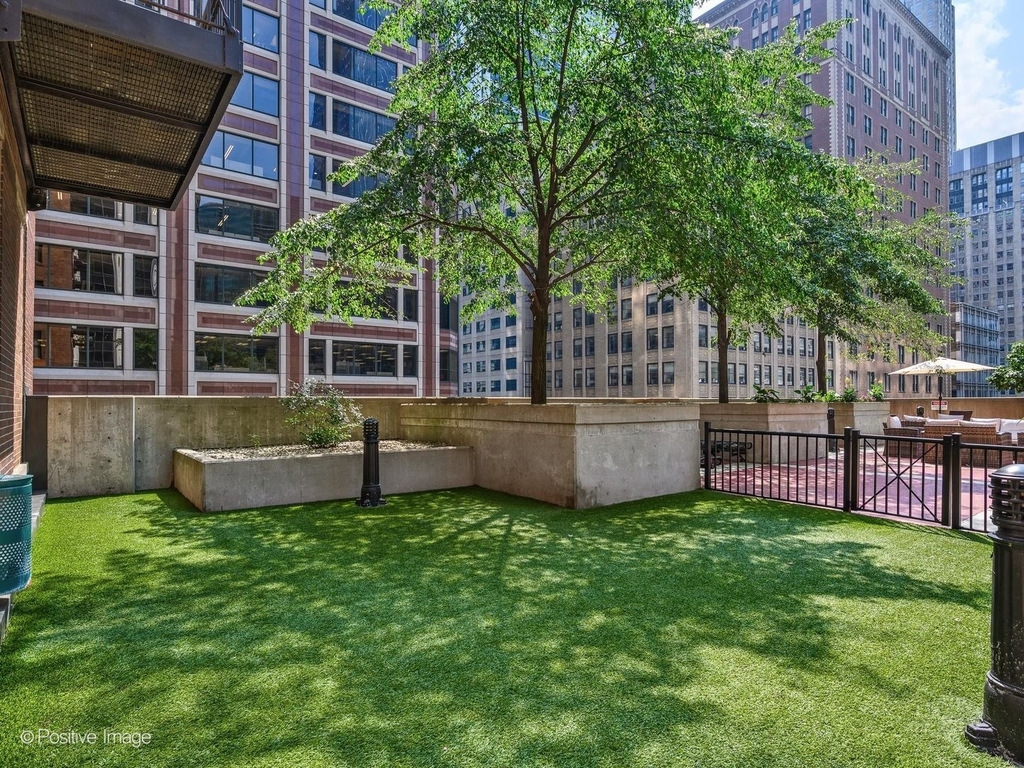 212 W Washington Street - Photo 19