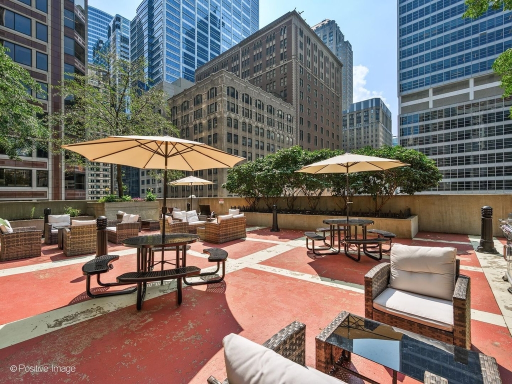 212 W Washington Street - Photo 17