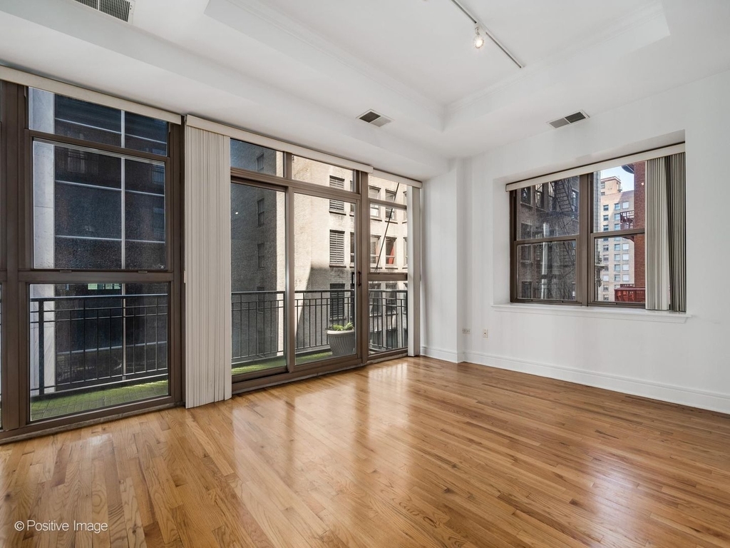 212 W Washington Street - Photo 6