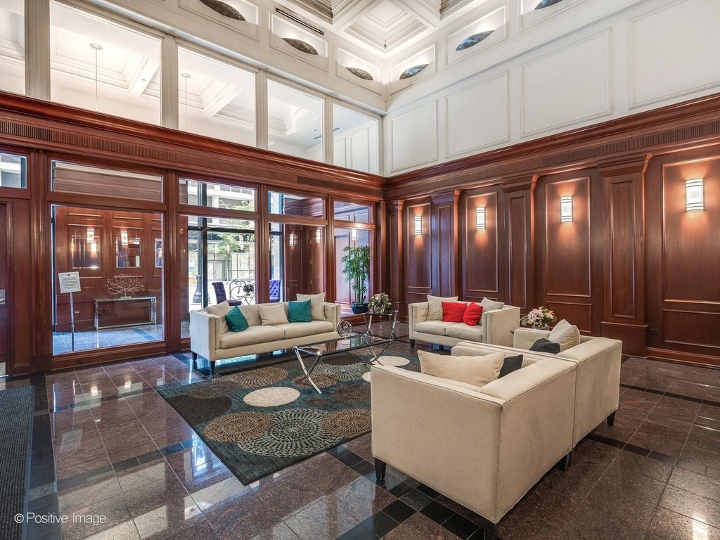 212 W Washington Street - Photo 3