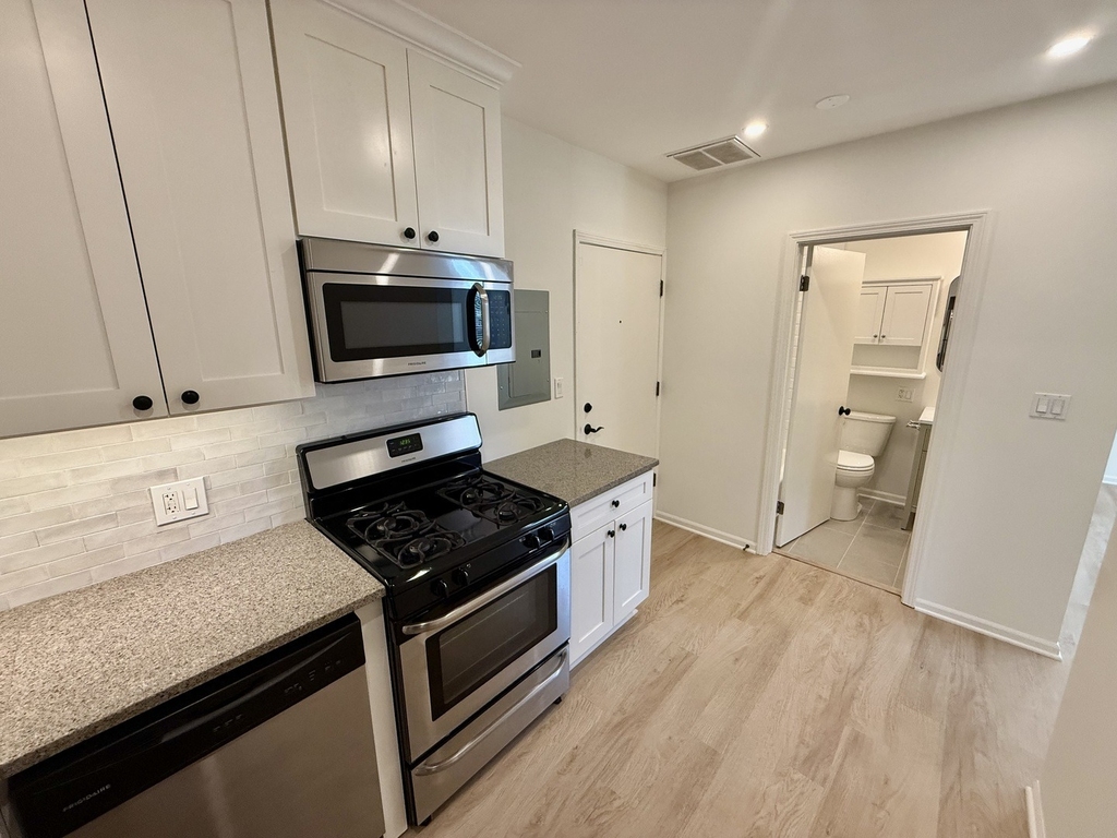 935 W Armitage Avenue - Photo 9