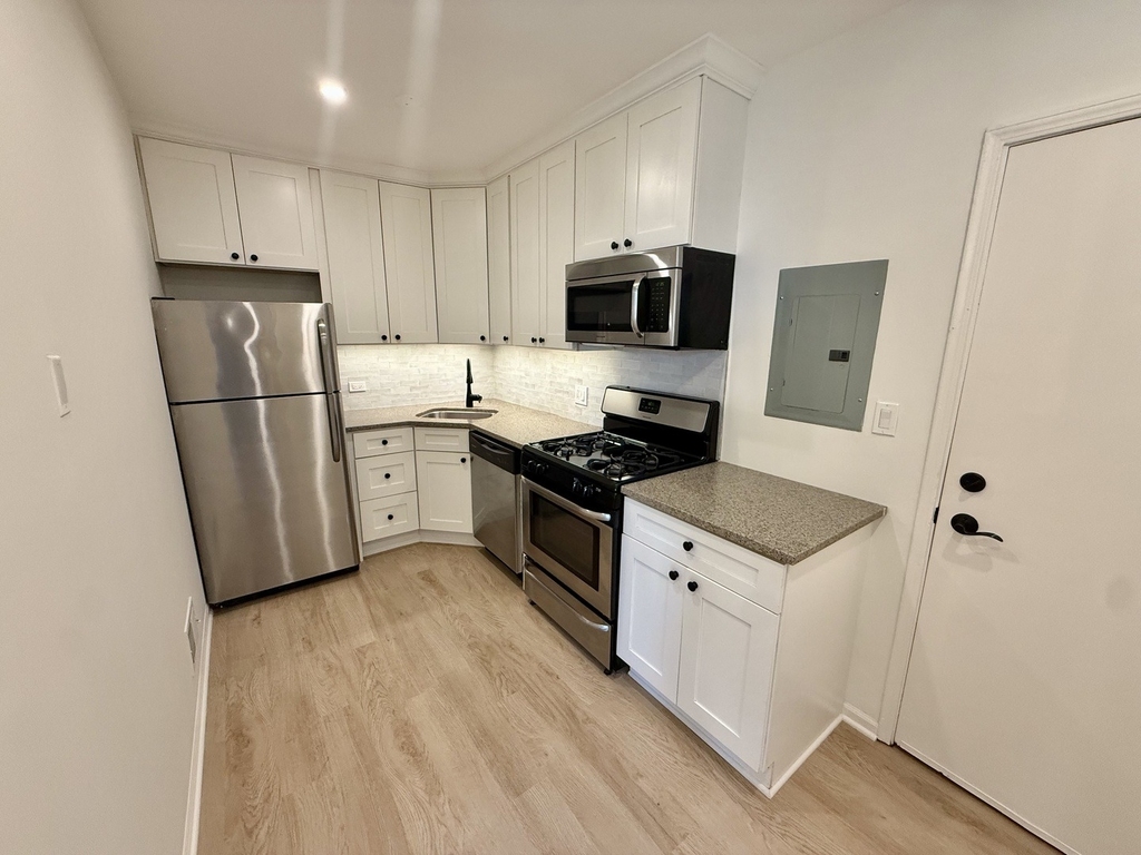 935 W Armitage Avenue - Photo 8