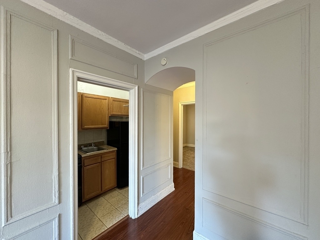 434 W Wellington Avenue - Photo 1