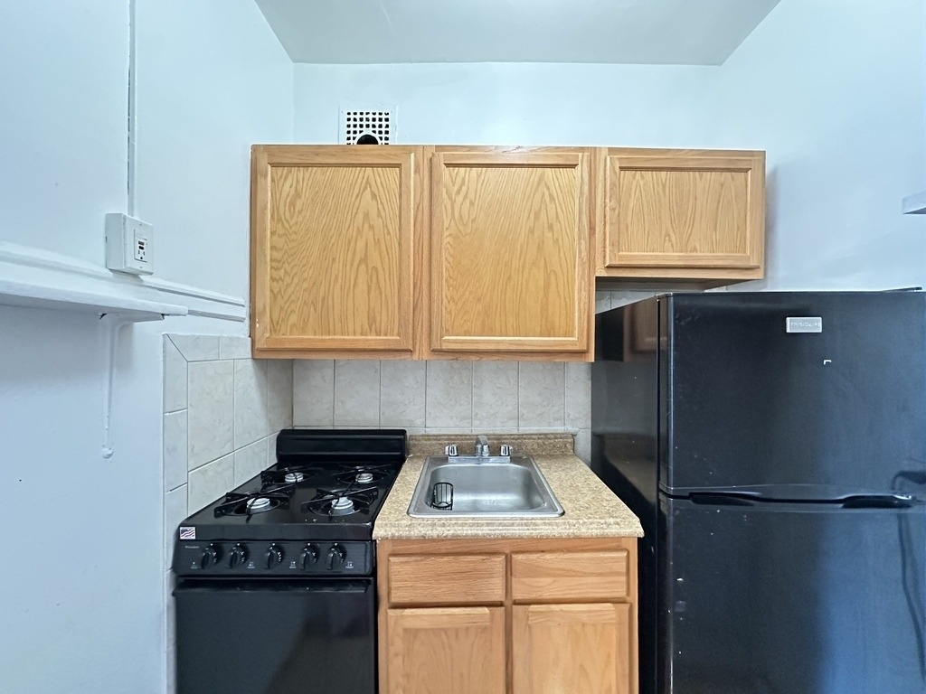 434 W Wellington Avenue - Photo 2