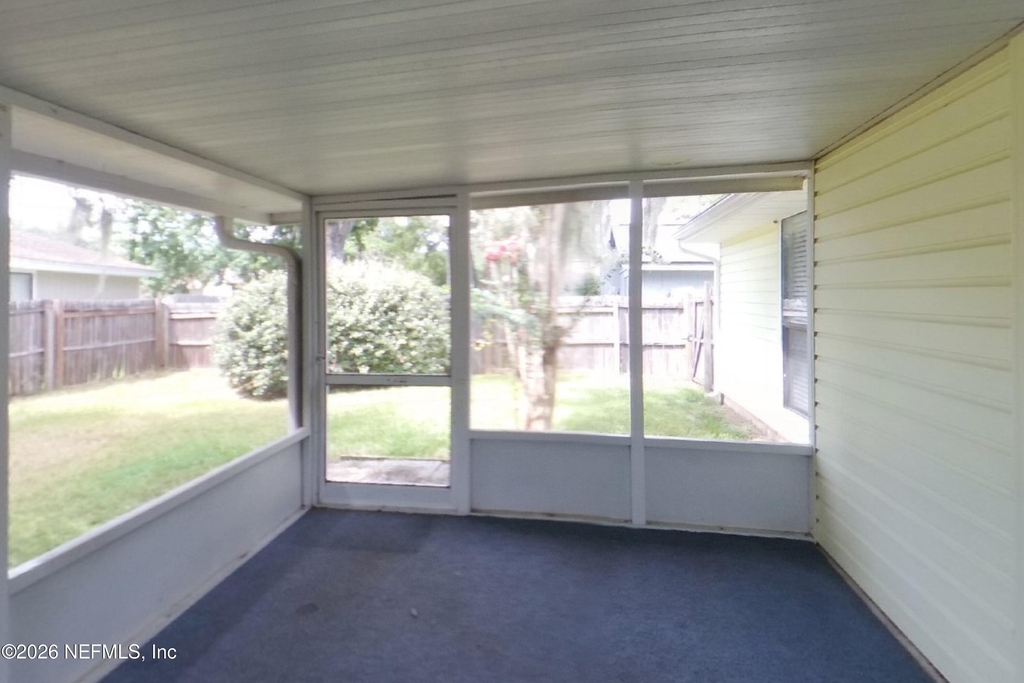 8338 Knotts Landing Drive E - Photo 15