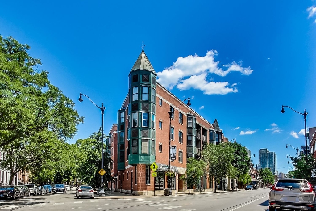 845 W Altgeld Street - Photo 0