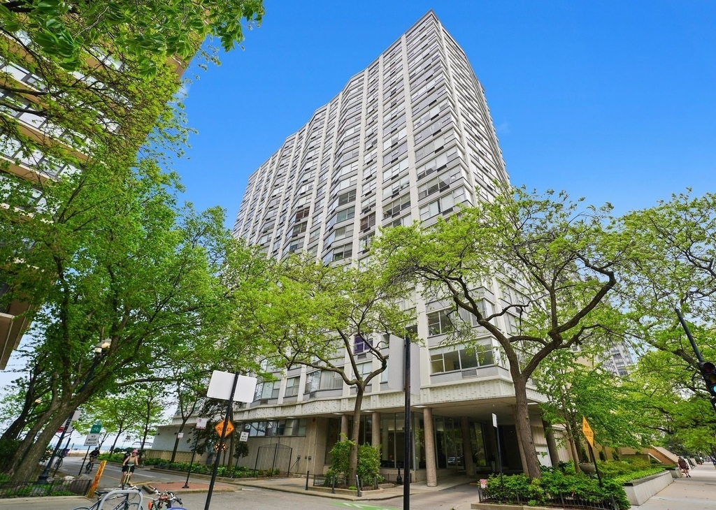 5757 N Sheridan Road - Photo 0