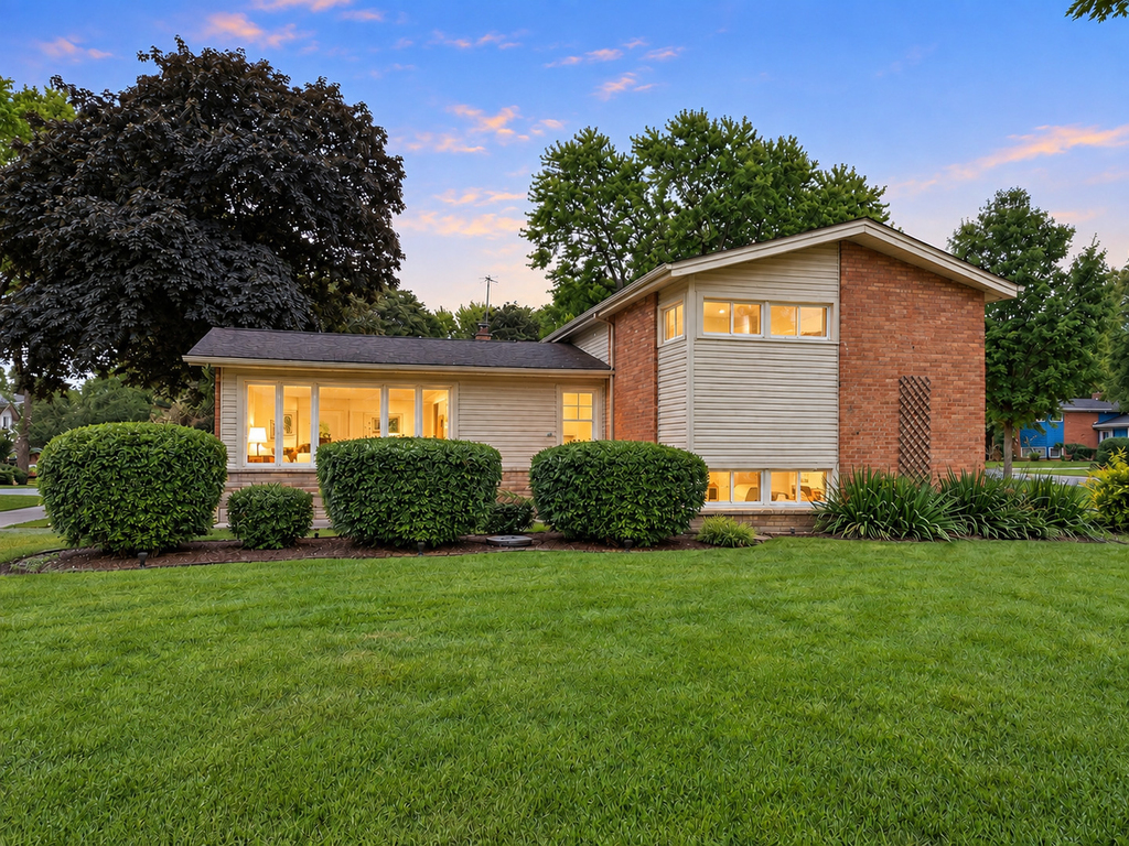 274 W Pleasant Hill Boulevard - Photo 0