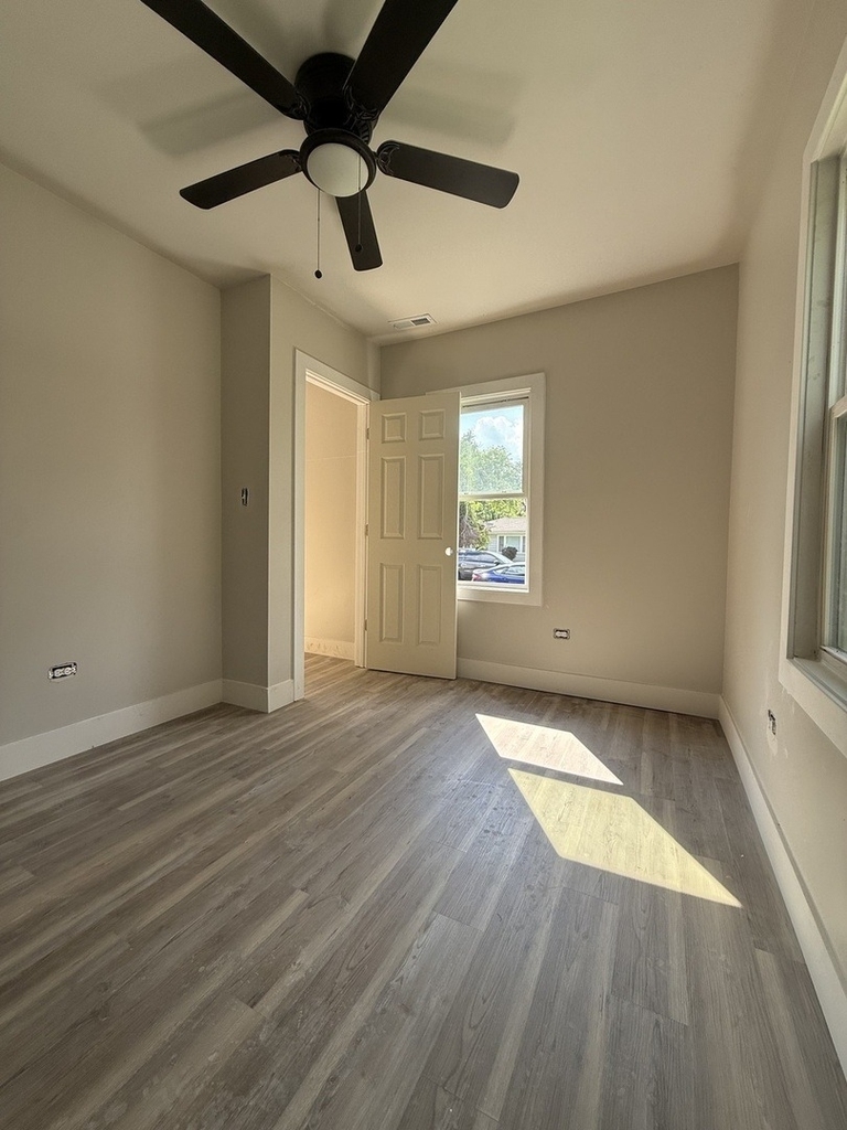 16901 Crane Avenue - Photo 18