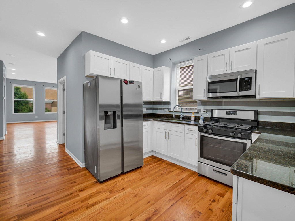 2610 W 38th Street - Photo 6