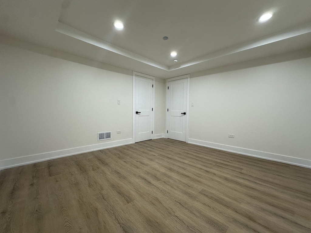 4338 N Clarendon Avenue - Photo 10