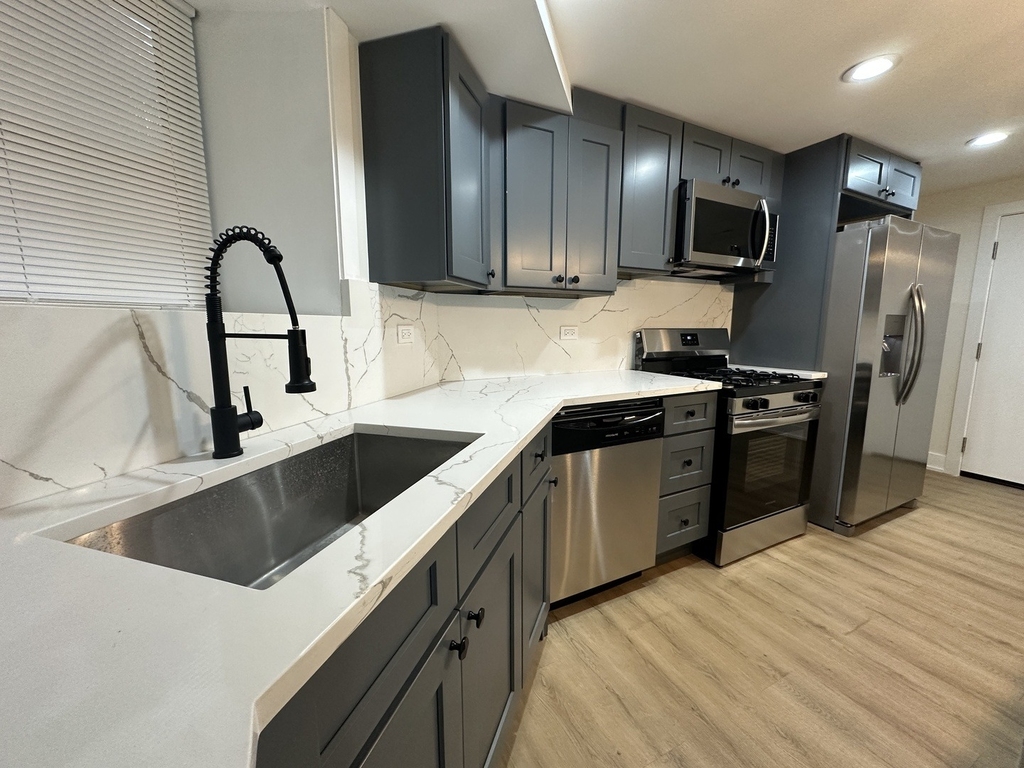 4338 N Clarendon Avenue - Photo 5