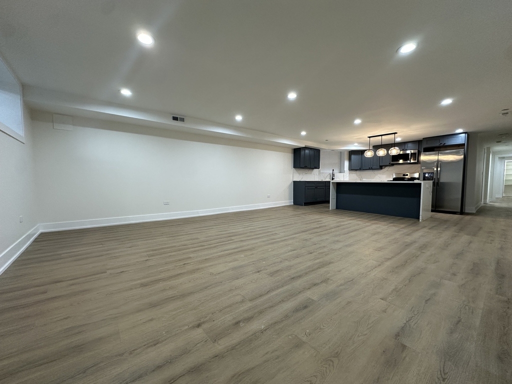 4338 N Clarendon Avenue - Photo 2