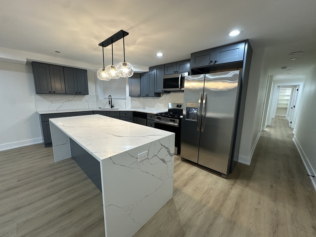 4338 N Clarendon Avenue - Photo 3