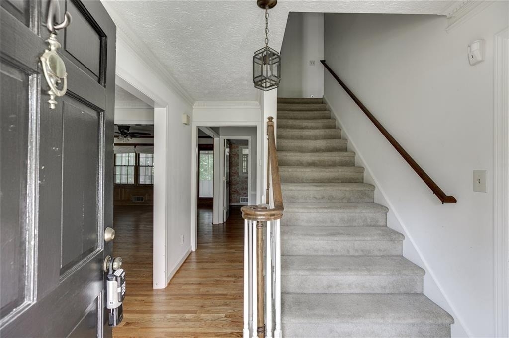 766 Chesterfield Drive - Photo 3